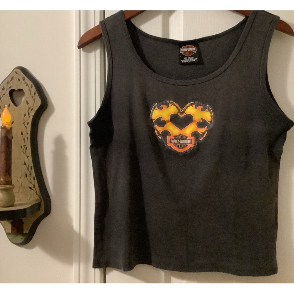 Pre-loved H-D Tank Top with flames & heart w/barbed wire logo on front.